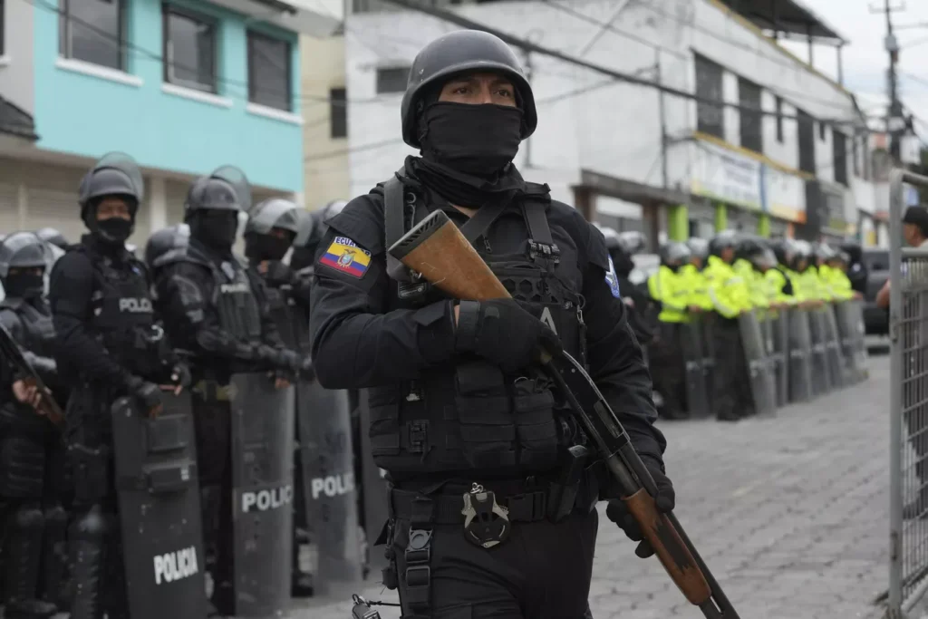 Ecuador: La gran puesta en escena del Estado de excepción